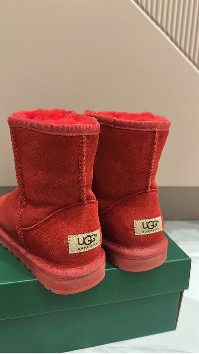 Продам деткие угги зимние