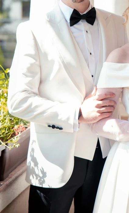 Costum nunta Marecom alb complet cu sacou, vesta, pantaloni,camasa, papion si butoni