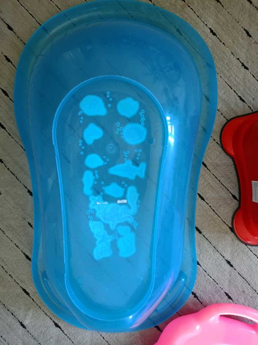 Лот - Бебешко корито, стълба, преходник за тоалетна, играчки, гл.сапун