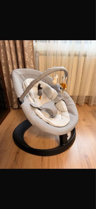 Leagăn bebe Nuna Leaf Grow + arc jucării, stare impecabilă