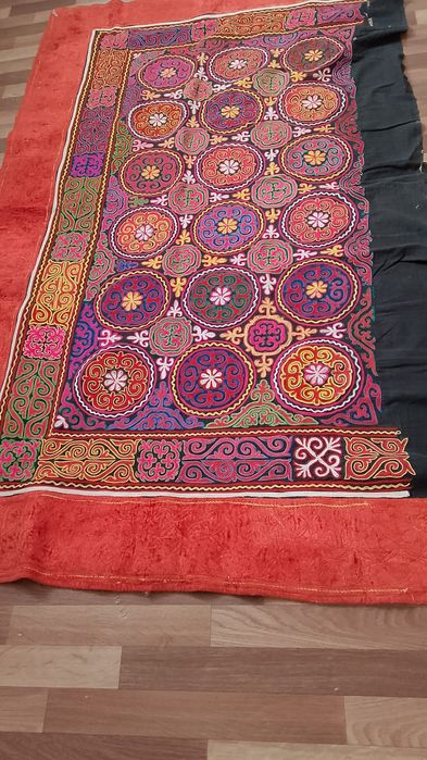 Киіз
1/30 биіктігі
Түс киіз деп аталады ручная