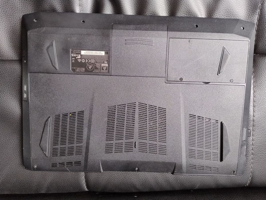 Leptop gaming i7 clevo de 17.3inch la pretu de 1300lei