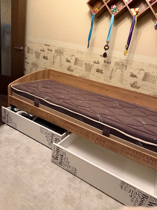 Односпальная кровать 90х200