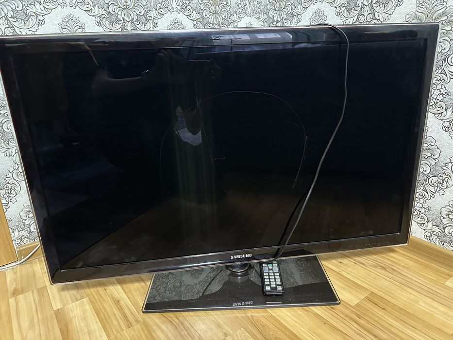 Продам телевизор на запчасти.