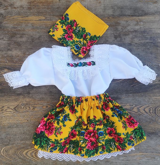 Costum popular pentru fetite de Maramures Galben
