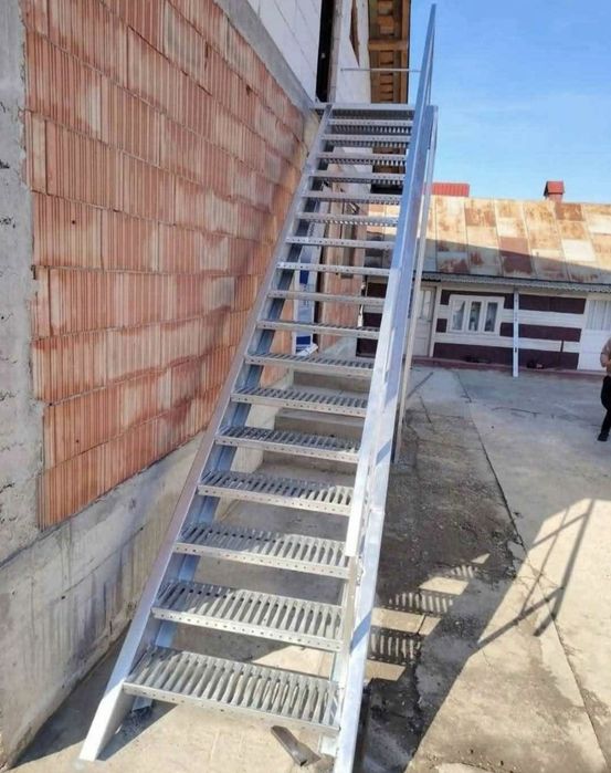 Vând scari zincate exterioare și interioare galvanizate cel mai bun pr