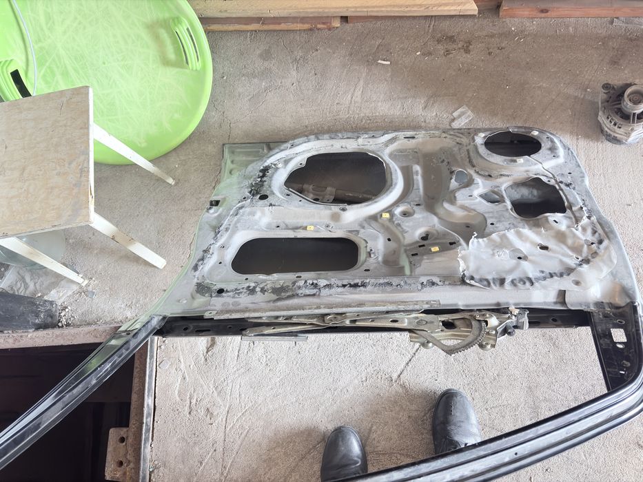 Продам двери субару