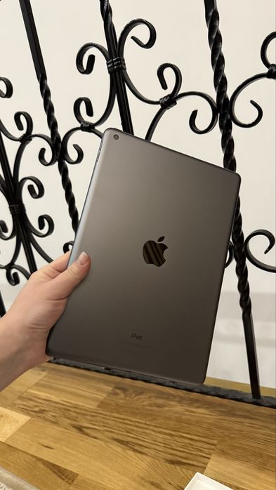 iPad impecabil generatia 9 Space Gray 64GB