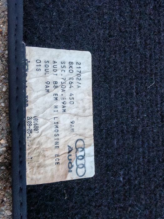 Оригинални мокетни стелки за Audi A4 B8