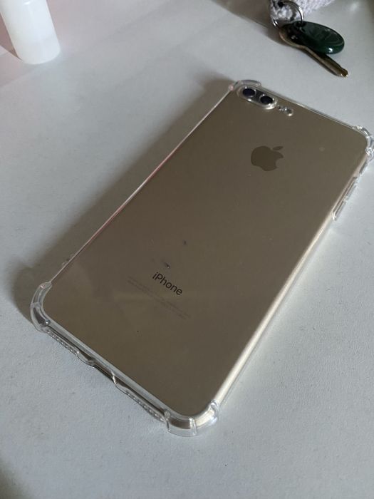 Продам айфон 7+  в идеальном состоянии