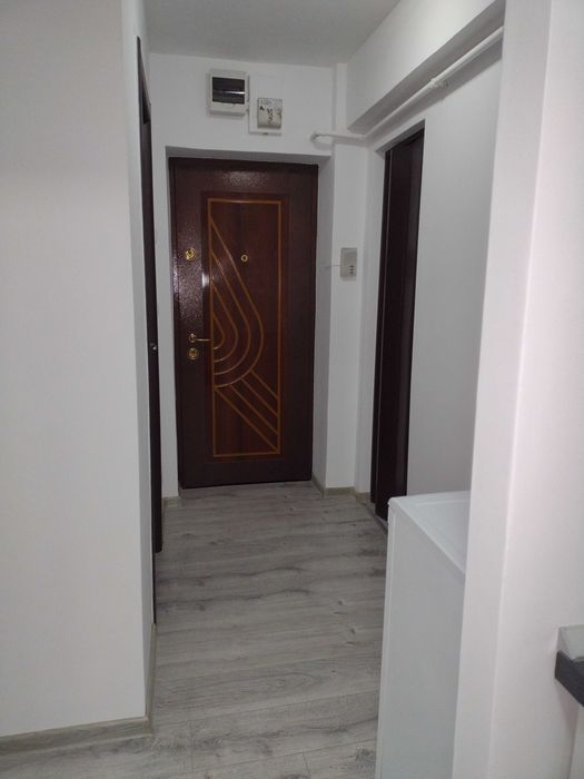 Închiriere garsoniera Exercitiu , decomandata , etaj 1 , centrala termica .