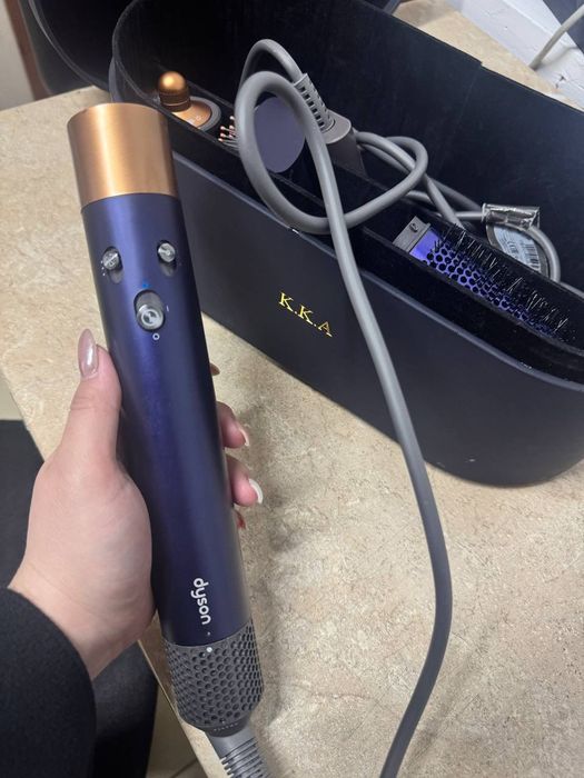 Продам Dyson HS05