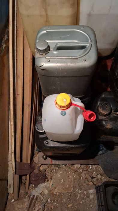 Продам канистры б/у