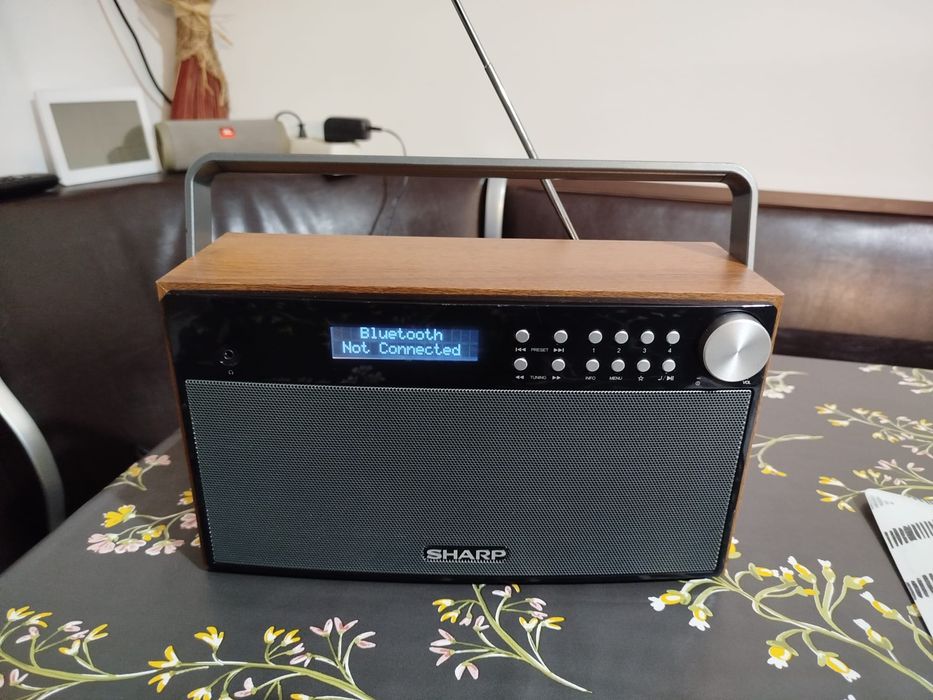 Radio stereo Sharp lemn cu Bluetooth , DAB si FM , autoscan si Rds