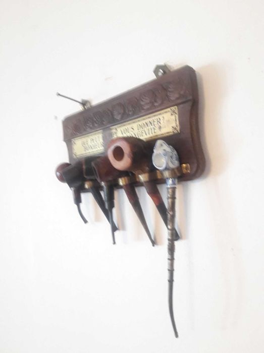 Colectie de sase pipe cu suport de perete