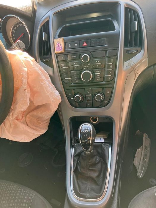 Opel Astra J Sport Tourer на части гр. Пазарджик Окръжна болница • OLX.bg