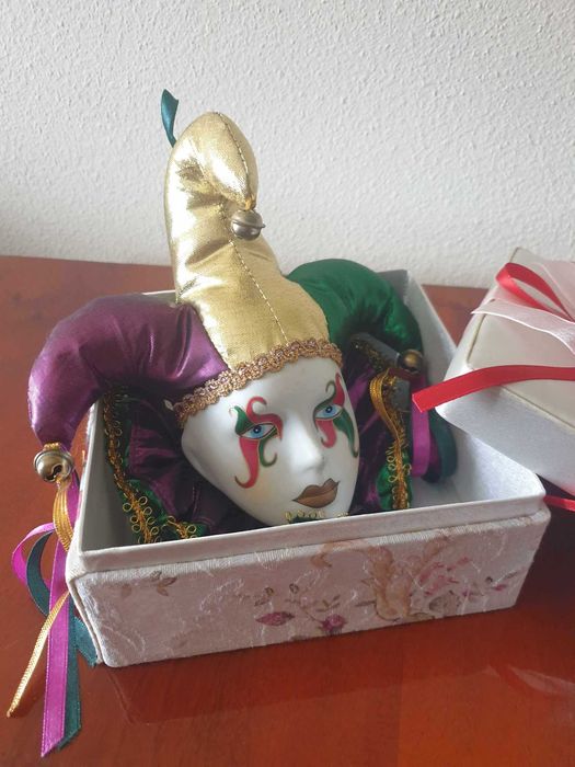 Lady Clown Festival Venezia PORTELAN si platou perete pictat