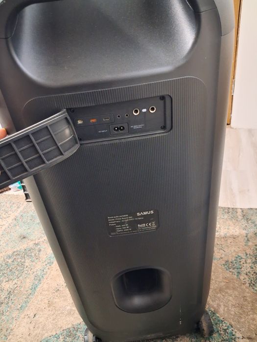 Boxa samus aproape nouă