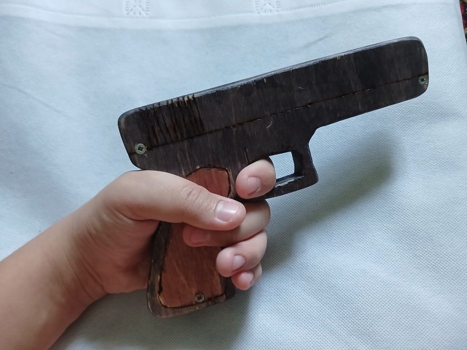 Деревянный пистолет
