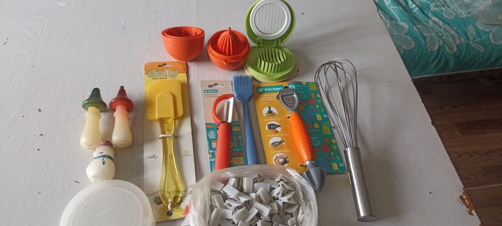 Венчик никелированный, лопатка силиконовая, яйцерезка, овощечистка для