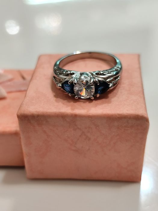 Златни пръстени 18к злато със сапфир Нови