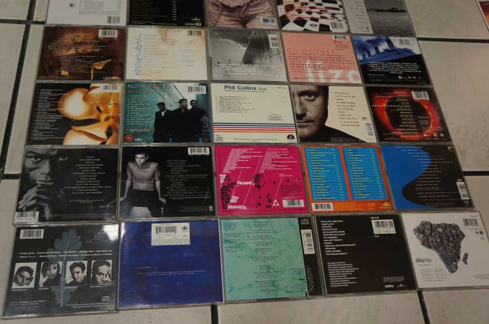 Оригинални използвани компакт дискове