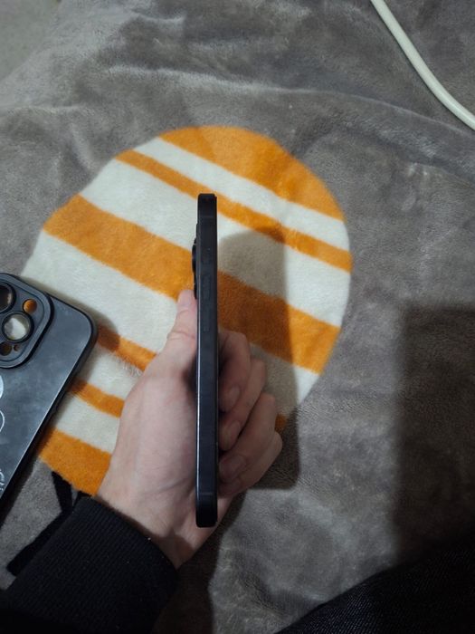 продам айфон 16 про