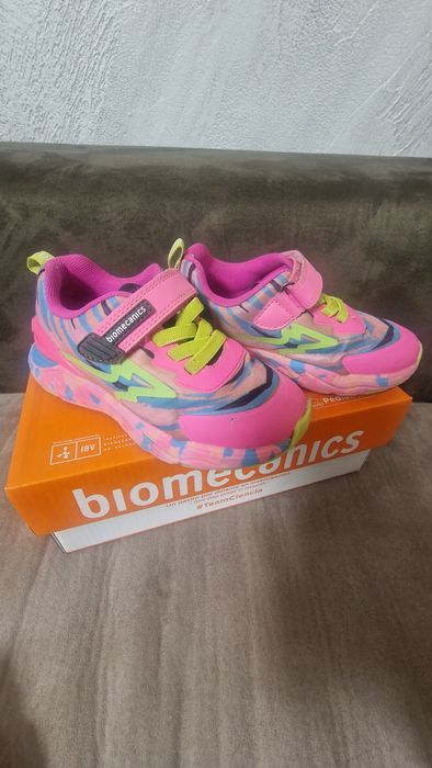 Обувки на Biomechanics