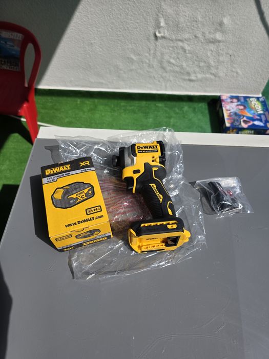 Șurubelnița filetanta impact biți Dewalt DCF-850