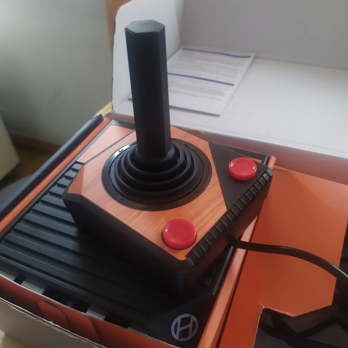 Приставка Atari Retron 77