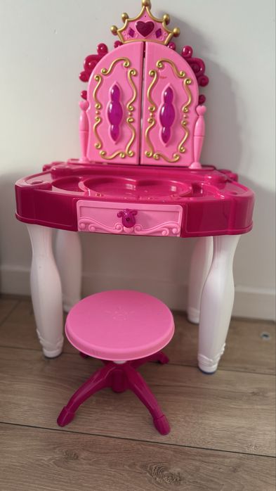 Детский туалетный столик