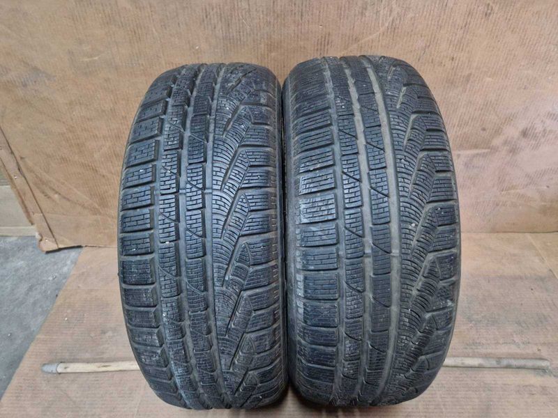 2 Pirelli R17 225/55 Anvelope de iarnă DOT1917