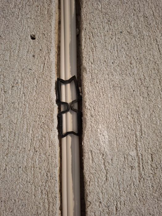 Клипс за фиксиране на кабели