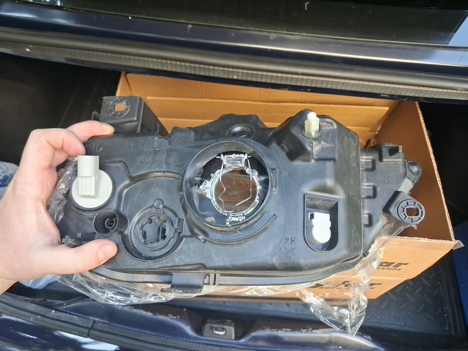 Far dreapta nou Dacia Logan faza 2 2008-2013