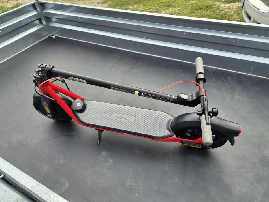 Vând trotineta electrica NINEboot