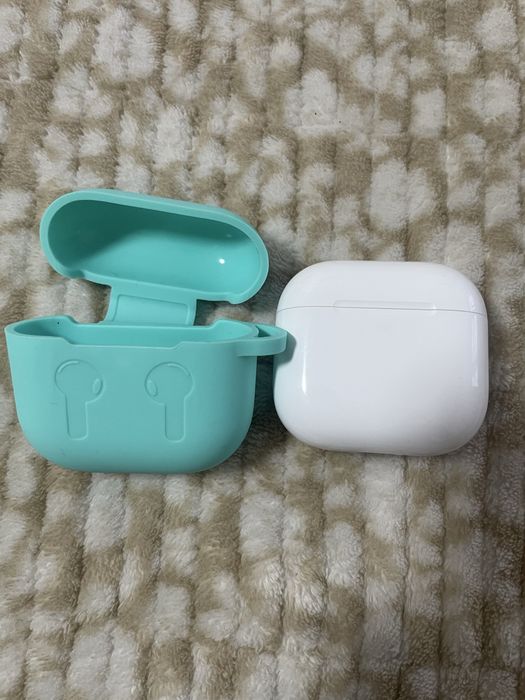 Продам AirPods 4