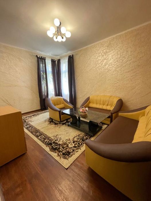 Дава се под наем Тристаен апартамент в София, Зона Б-18 - 90 кв.м за 700 € - Снимка #1