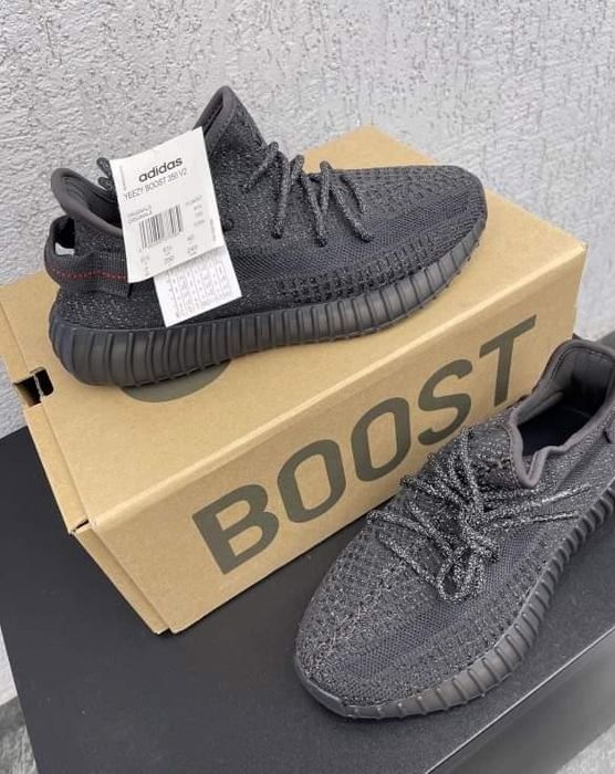 Yeezy Boost vând urgent