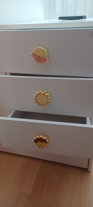 Ofer spre vânzare pătuț copii cu comoda