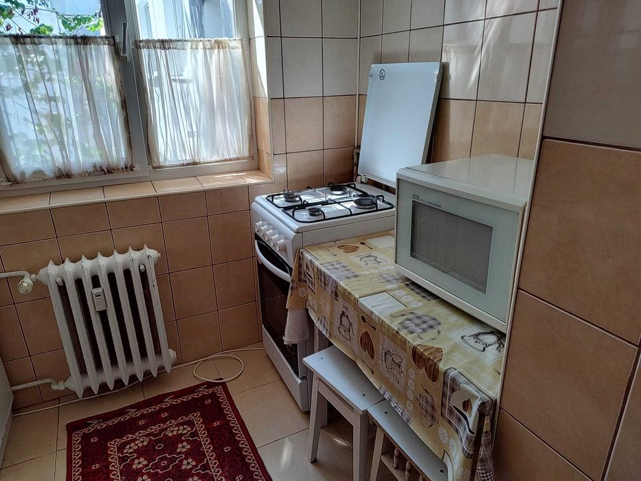 P.F inchiriez apartament 2 camere