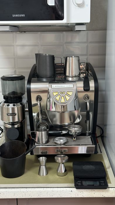 Продам кофемашину simonelli musica