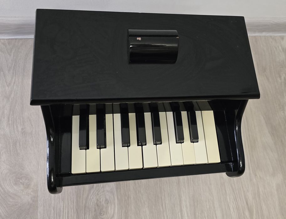 Малко детско пиано