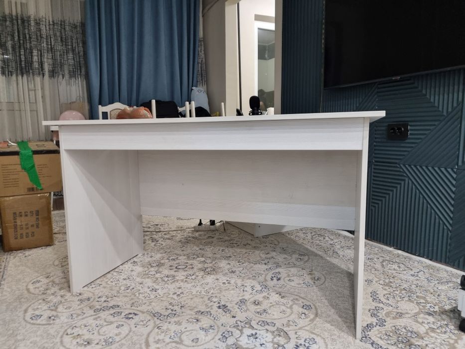 Рабочий стол 130×65 см