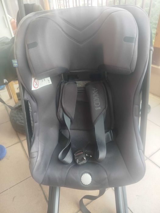 Столче за кола AXKID one