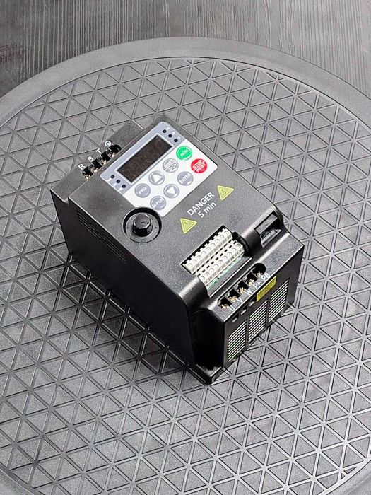 Честотен инвертор 0,75 кВт, 380V, 2,1А