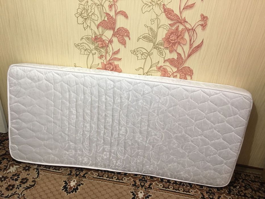 Кровать , матрас