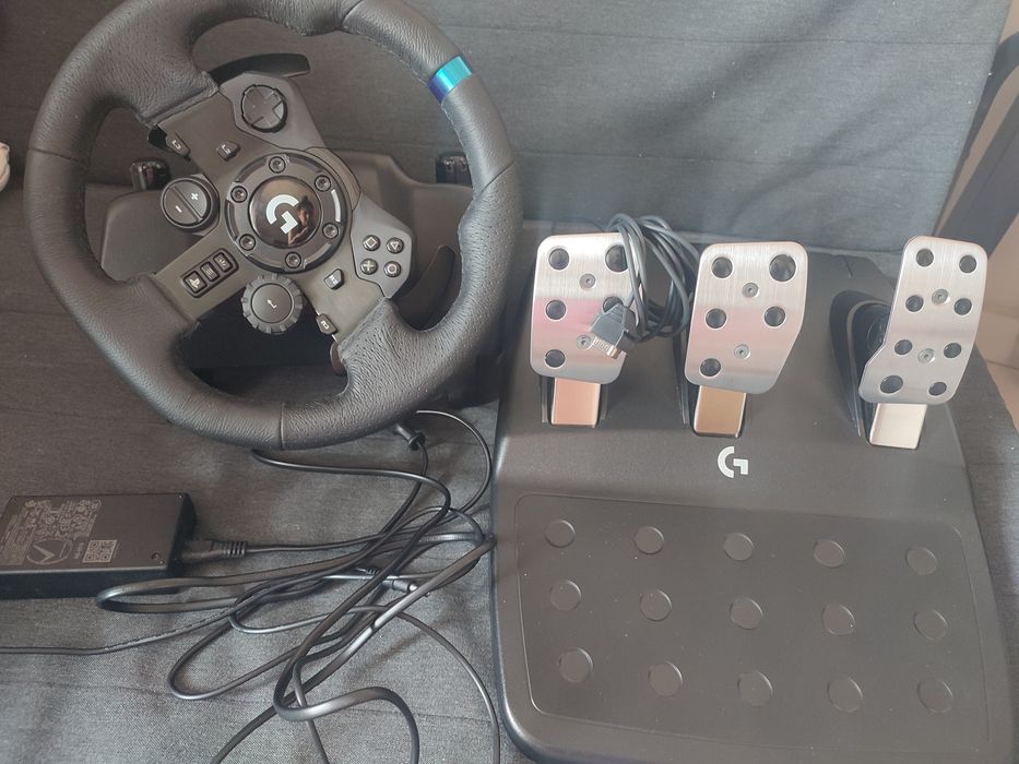 Volan gaming Logitech G923 in garantie până în nov 2027