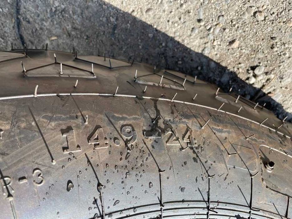 14.9-24 pentru cilindru compactor CATERPILLAR anvelope noi ALLIANCE