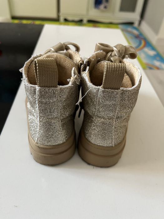 Детски боти на H&M