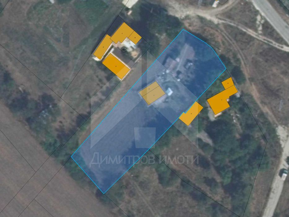 Продава къща с 2 дка двор в с. Караманите, общ Вълчи дол (обл. Варна).